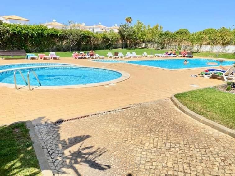 Flamingo'S Apartment W/ 2 Swimming Pool Албуфейра Екстериор снимка